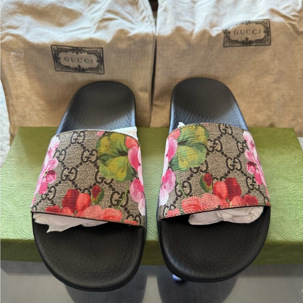 Gucci slides - authentic